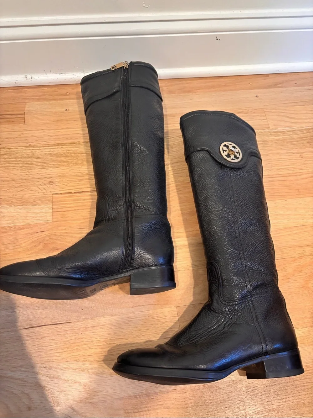 Tory Burch Selma riding boots in black pebbled leather size 8